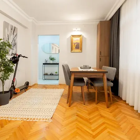 Charming Bagdat Avenue Hideaway, Near Marina * اسطنبول