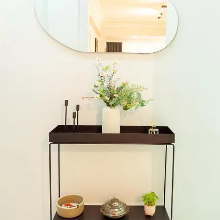 Charming Bagdat Avenue Hideaway, Near Marina Apartment *