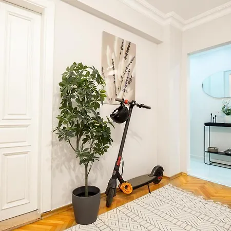 شقة Charming Bagdat Avenue Hideaway, Near Marina *