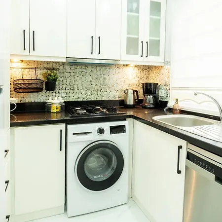 Charming Bagdat Avenue Hideaway, Near Marina اسطنبول
