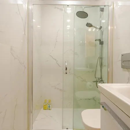 شقة Charming Bagdat Avenue Hideaway, Near Marina اسطنبول