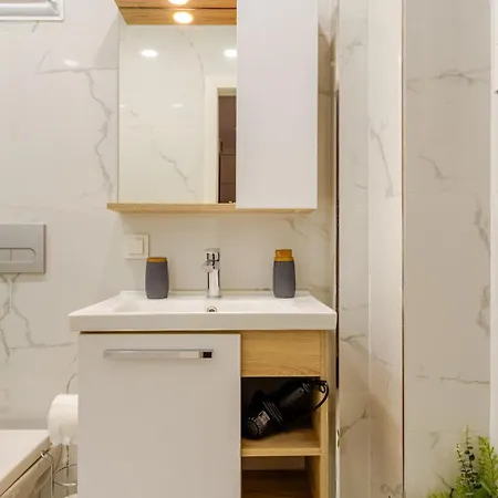 شقة Charming Bagdat Avenue Hideaway, Near Marina *