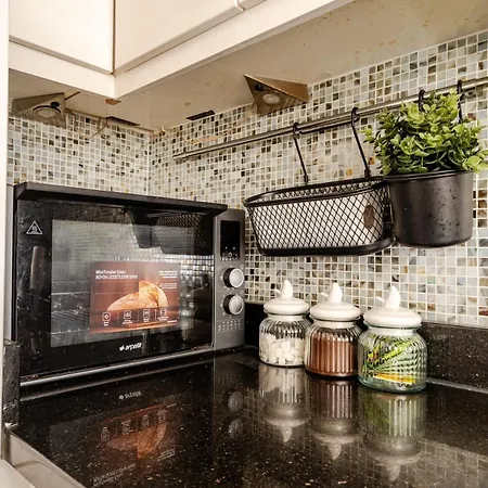 Charming Bagdat Avenue Hideaway, Near Marina * Istanbul