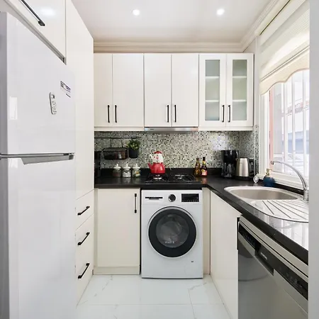 Charming Bagdat Avenue Hideaway, Near Marina Istanbul