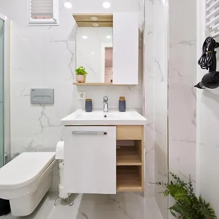 Apartment Charming Bagdat Avenue Hideaway, Near Marina *