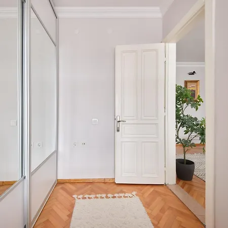 Bagdat Avenue Apartment, Near Kalamis Marina *