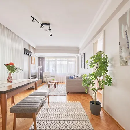 شقة Charming Bagdat Avenue Hideaway, Near Marina *