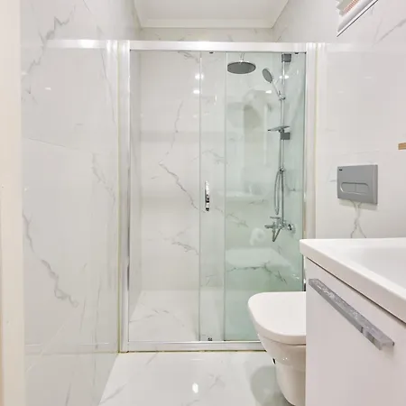 Apartment Charming Bagdat Avenue Hideaway, Near Marina *