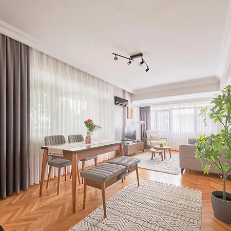 Bagdat Avenue Apartment, Near Kalamis Marina Daire İstanbul