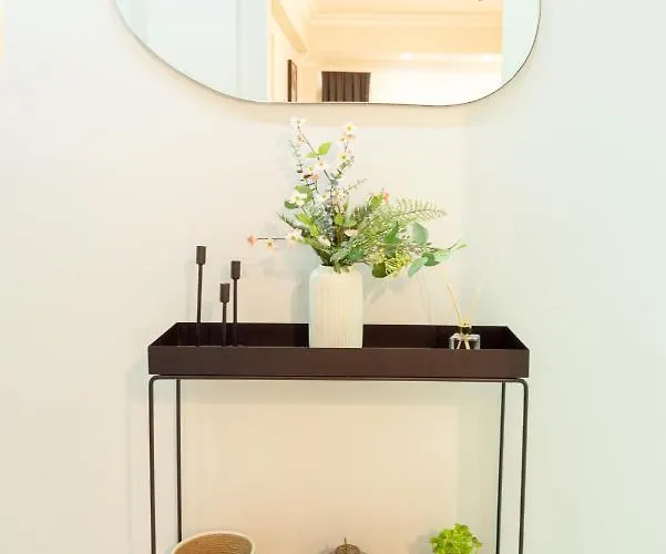 Charming Bagdat Avenue Hideaway, Near Marina شقة *