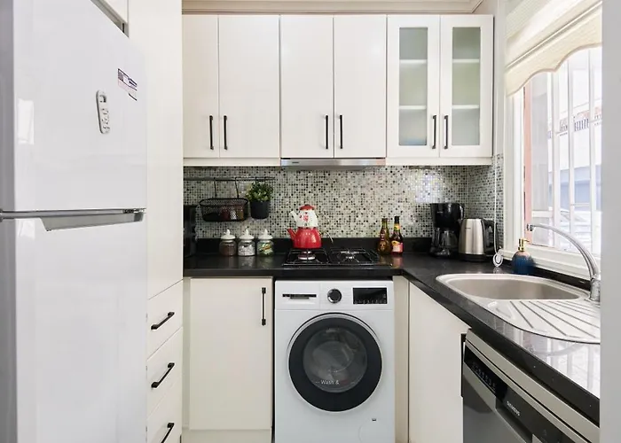 Charming Bagdat Avenue Hideaway, Near Marina اسطنبول