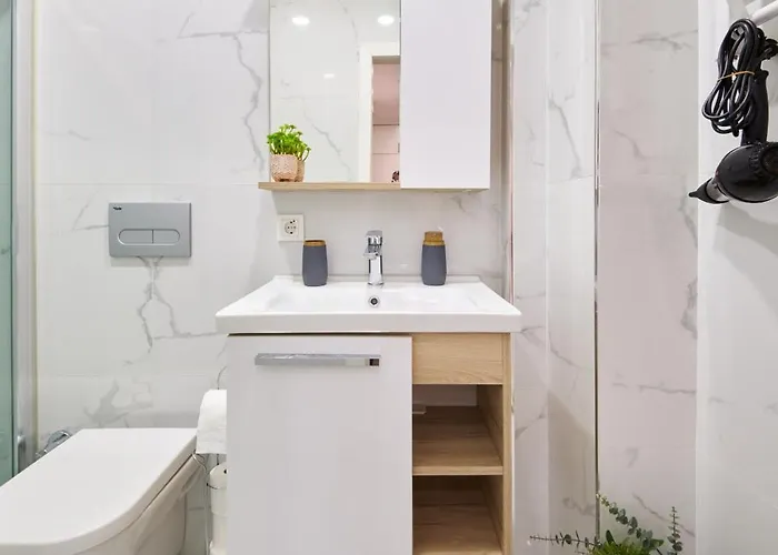 شقة Charming Bagdat Avenue Hideaway, Near Marina *