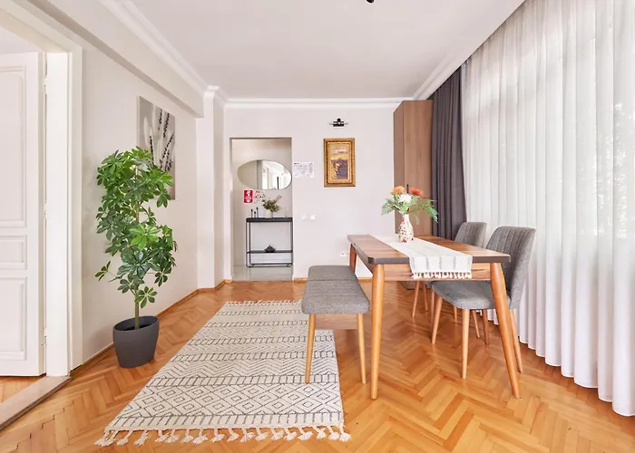 Charming Bagdat Avenue Hideaway, Near Marina شقة