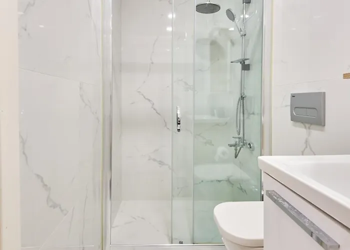 شقة Charming Bagdat Avenue Hideaway, Near Marina *