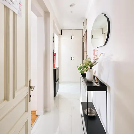 Charming Bagdat Avenue Hideaway, Near Marina * 伊斯坦布尔