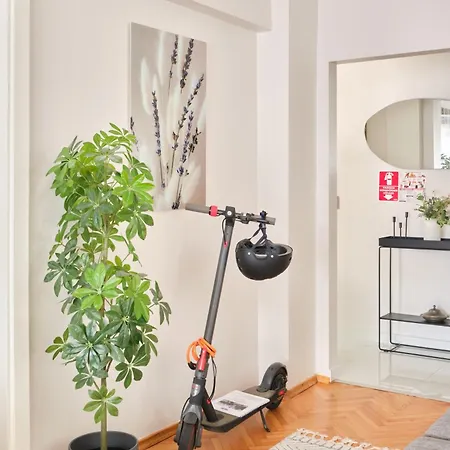 Charming Bagdat Avenue Hideaway, Near Marina Appartement Istanboel